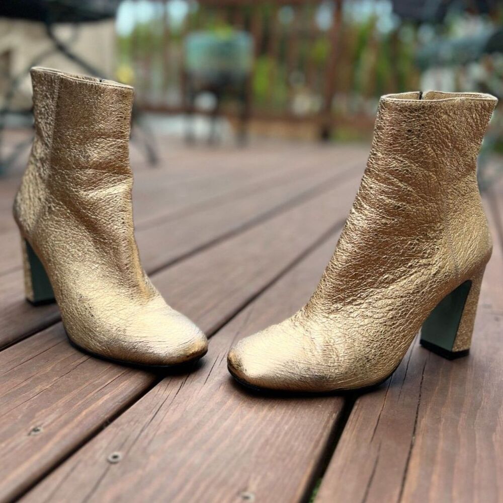 Stunning Paola D'arcano Golden Boots Size 40 Like New